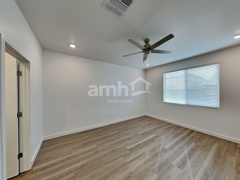 Building Photo - 20177 W Thomas Rd