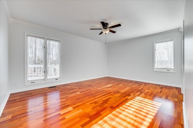 Building Photo - River Hills: 3 BR with 2 Full & 2 Half Baths