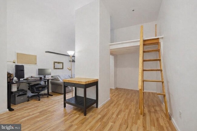 Building Photo - 315 New St