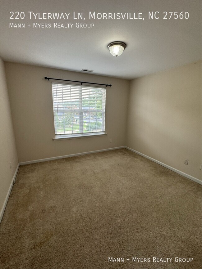 Building Photo - 220 Tylerway Ln
