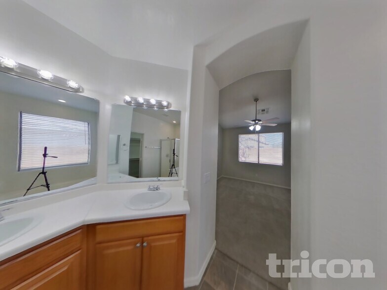 Building Photo - 12566 W Monterey Way