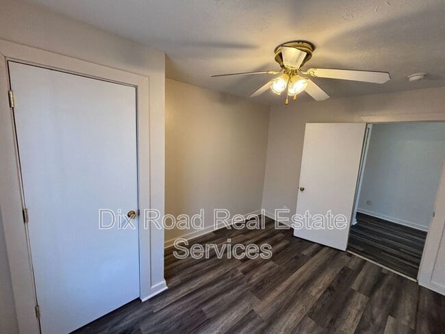 Building Photo - 829 Maple Ave