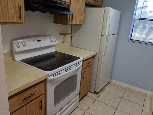 Building Photo - 2283 Fox Hollow Dr