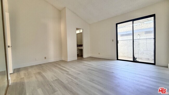 Building Photo - 31 Eastern Ave