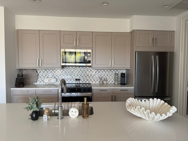 Building Photo - 1111 Central Ave