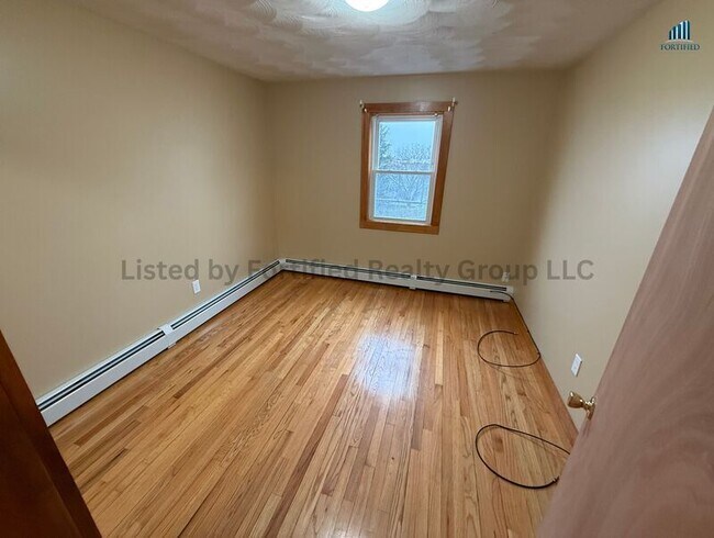 Building Photo - 132 Hall St