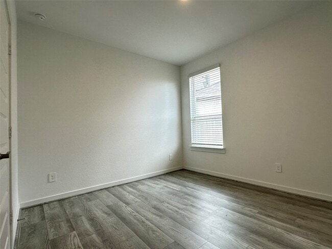 Building Photo - 2314 Cool Grns St