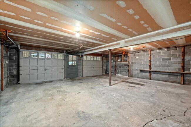 Building Photo - 11 Orchard Cir