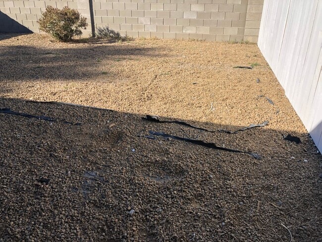 Building Photo - 4 BEDROOM / 2 BATH SINGLE FAMILY HOME W/ CASITA