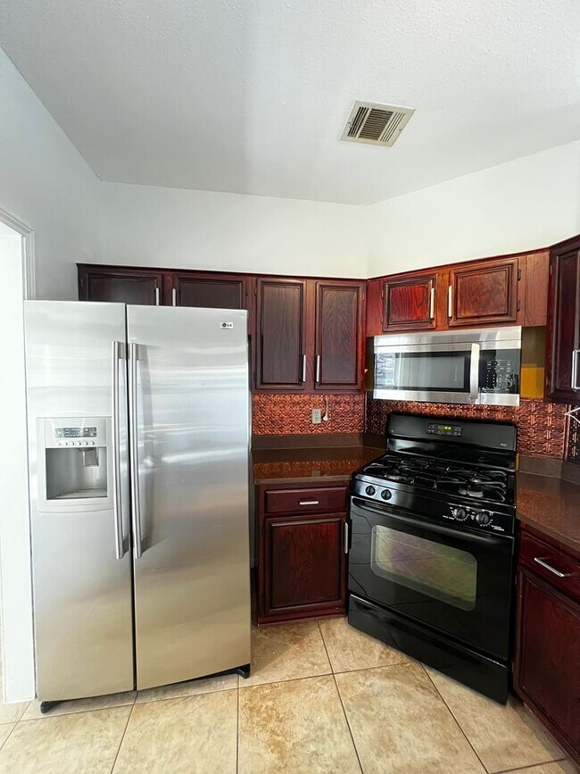 Building Photo - Wonderful 3-bedroom Home in Harris Branch