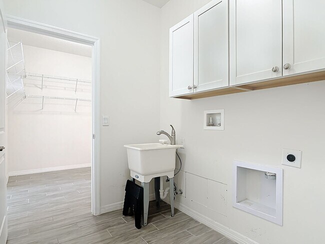 Building Photo - Beautiful Oak Leaf Preserve 3 Bedroom 2 Bathroom Smart Home