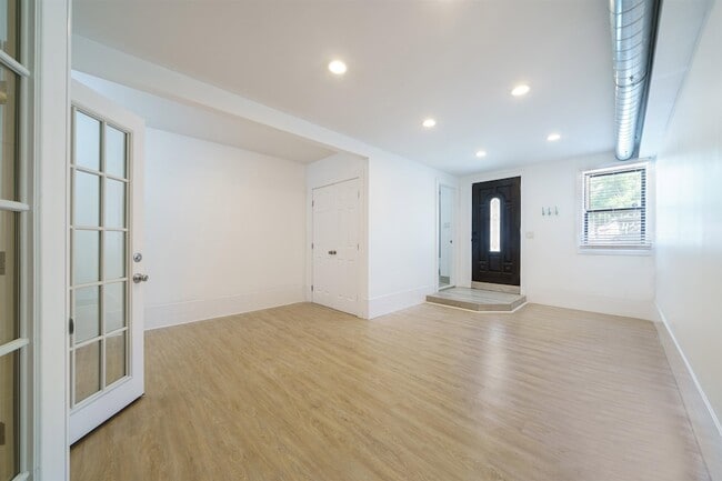 Building Photo - 433 Pacific Ave