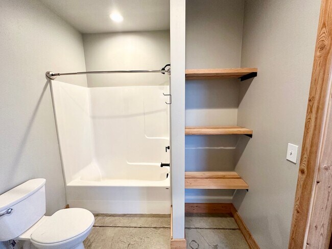 Building Photo - 121 E 26th Ave