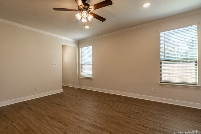 Building Photo - 10359 Lynwood Crk