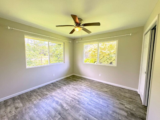 Building Photo - "Charming 3-Bedroom Retreat with 2 Full Baths in Keaau's Tranquil Paradise!"