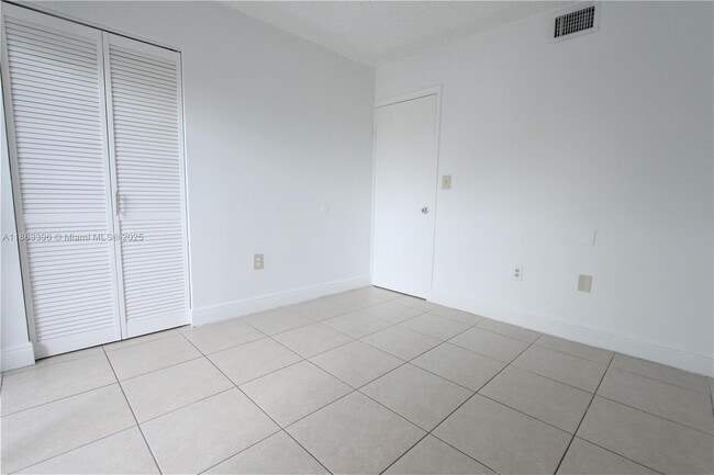 Building Photo - 2750 W 76th St