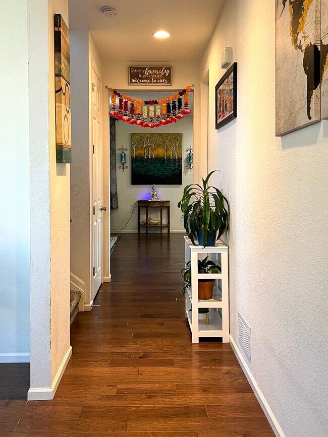 Building Photo - Stonegate 4bd 3ba 2,265sq.ft. - built in 2019 - FOR RENT!