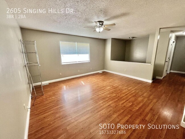 Building Photo - 2605 Singing Hills Dr