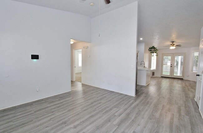 Building Photo - Single-Level Home in Quiet Neighborhood