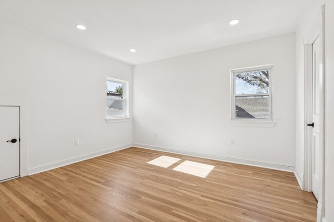 Building Photo - 6931 Belmont Ave