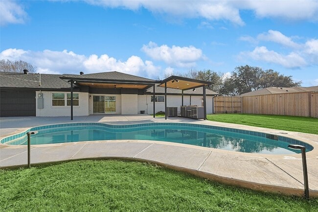 Building Photo - 12417 Quincy Ln