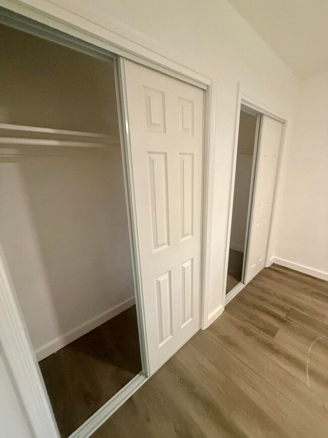 Building Photo - 337 SE 12th Ave