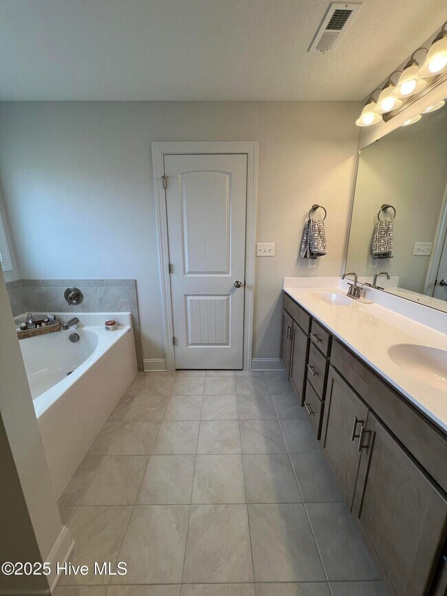 Building Photo - 629 Indigo Johnston Dr