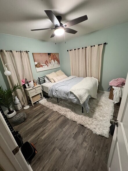 Room - 5322 2nd Ave