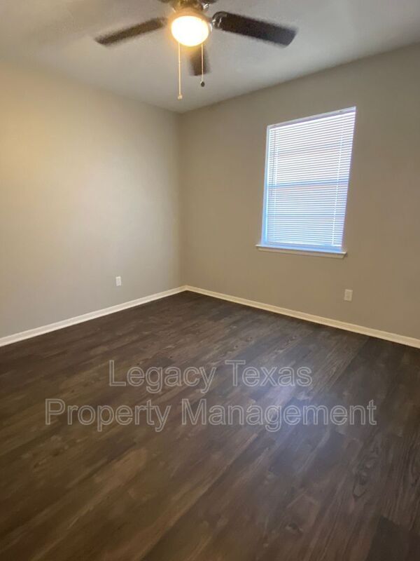 Building Photo - 1302 Berry Dr