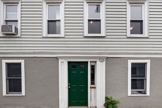 Building Photo - 526-528 Medford St