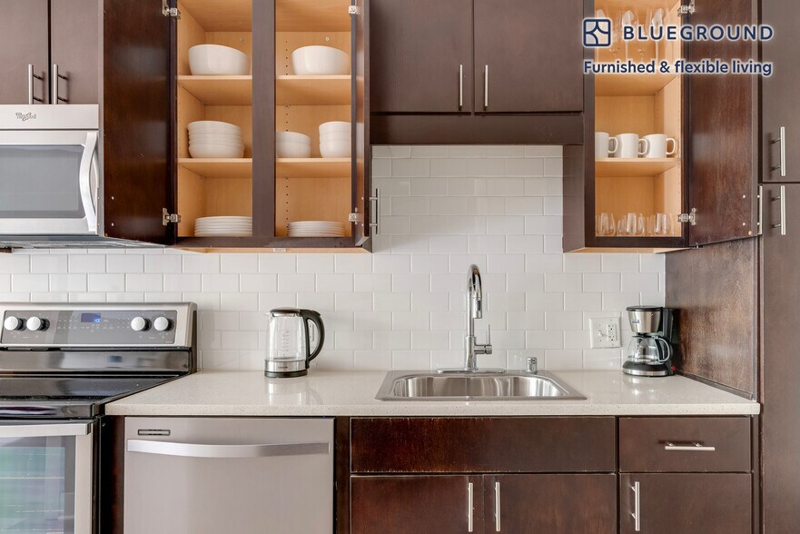 Building Photo - 185 Channel St