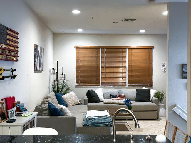 Building Photo - 137 Ocean Cay Way