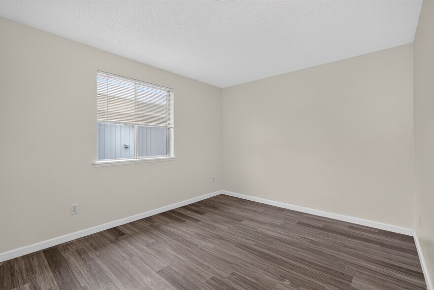 Building Photo - 10332 15th Avenue Ct E