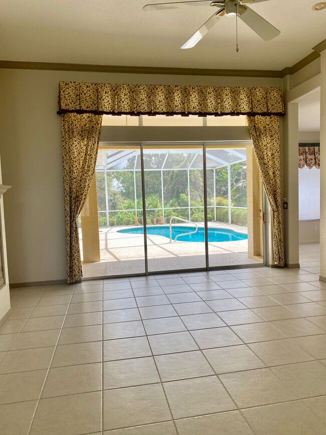 Building Photo - Pool Home Glen Lakes 2-3 Bedroom 2 Bath  2...