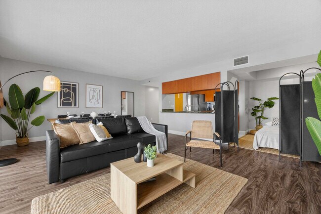 Building Photo - 1 SE 12th St