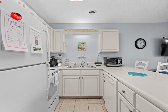 Building Photo - 1st Floor Seasonal Rental Available Octobe...