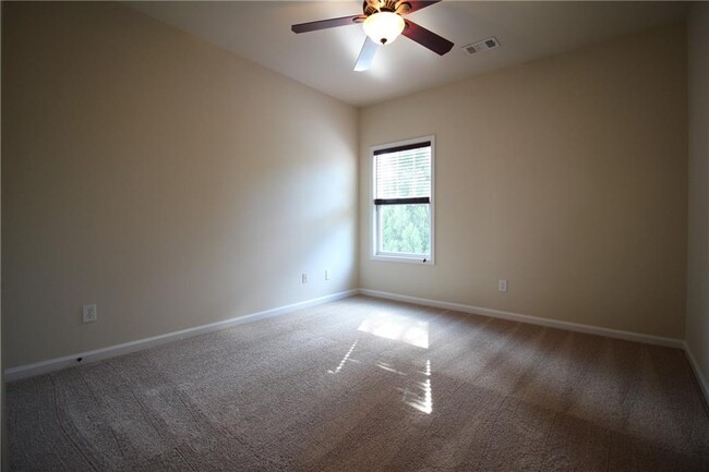 Building Photo - 13294 Kemper Rd