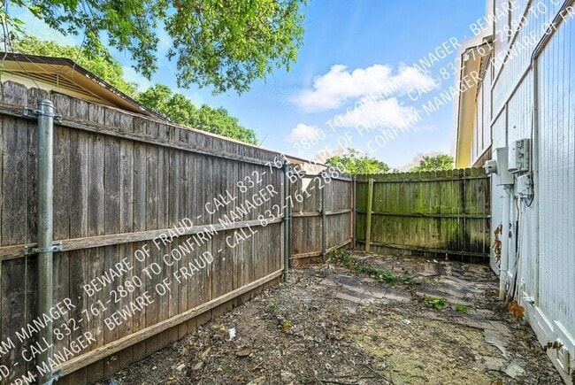 Building Photo - 1745 Crystal Way