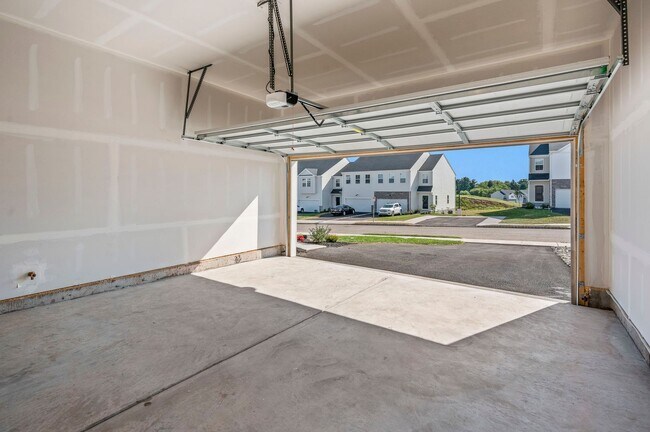 Building Photo - Brand New - 4Bed, 2.5Bath Townhouse in Pot...