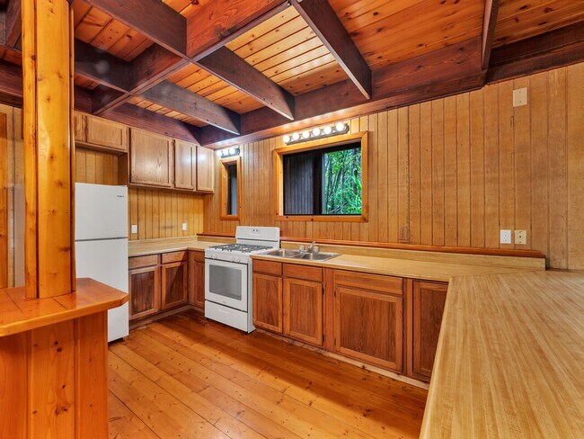 Building Photo - 3 bedrooms 2 bathroom with a large Loft for generational living + storage shed