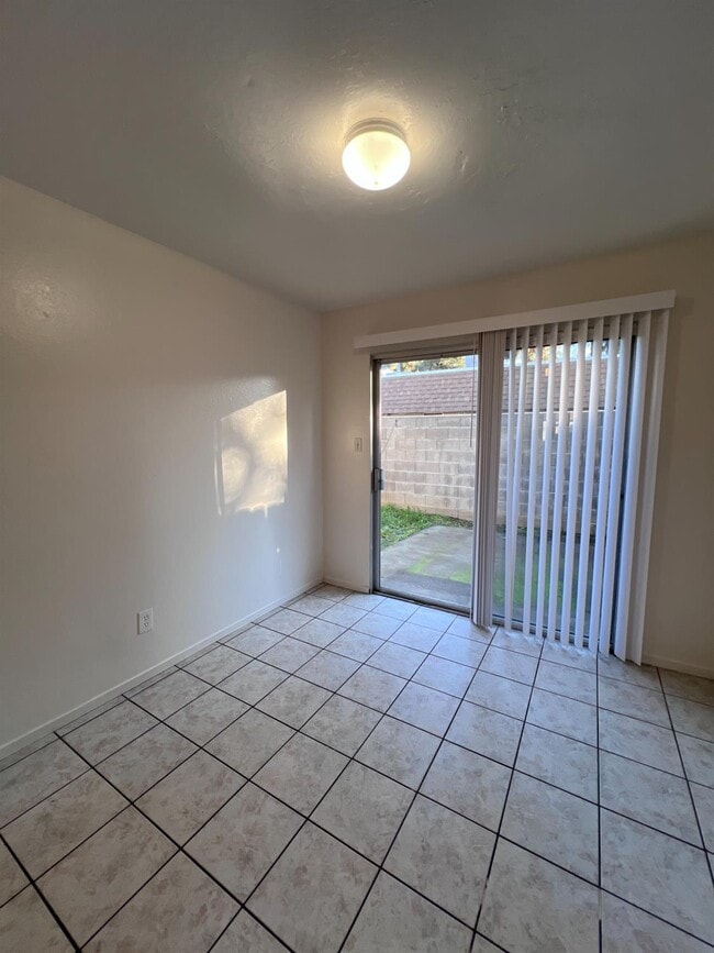 Building Photo - 461 Minnewawa Ave