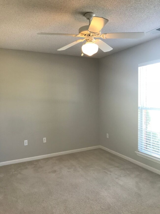 Building Photo - Olive Branch - 3 Bedroom, 2 Full bath Split Plan with Patio and Wood Privacy Fenced in Yard - Ove...