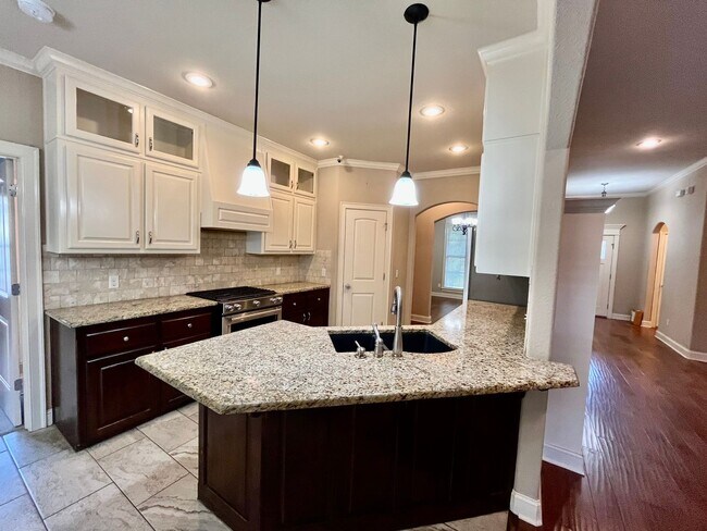 Building Photo - 3640 W Bowling Green Pl