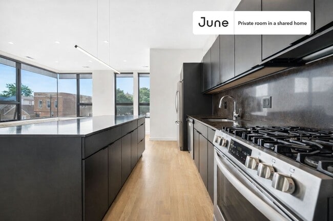 Building Photo - Room in Shared 4 bed/3 bath home