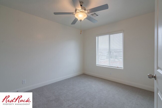 Building Photo - Stunning Spacious 3 Bedroom Unit