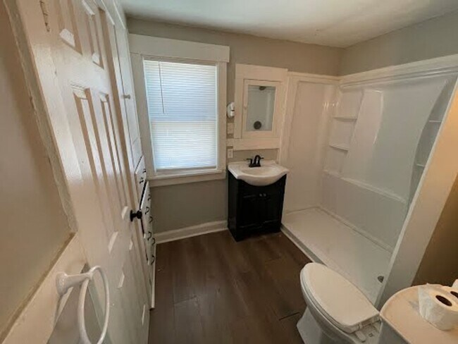 Building Photo - 530 Rosemont Ct NW