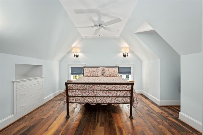 Building Photo - Exceptional Living in the Heart of Arlingt...