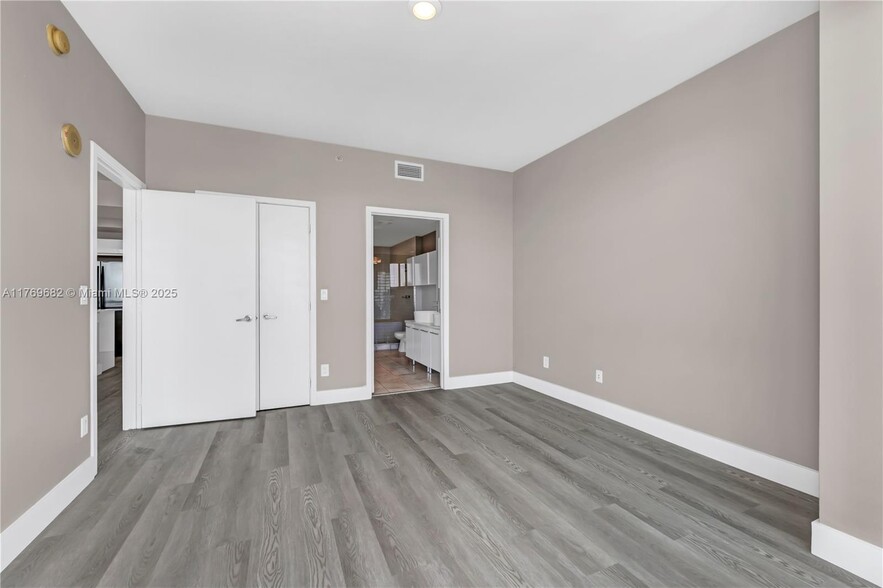 Building Photo - 888 Biscayne Blvd