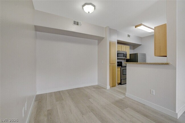 Building Photo - 8000 W Badura Ave