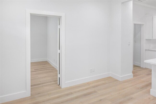 Building Photo - 702 40th St